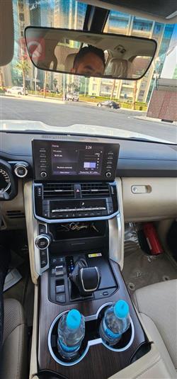 تۆیۆتا لاند کروزەر